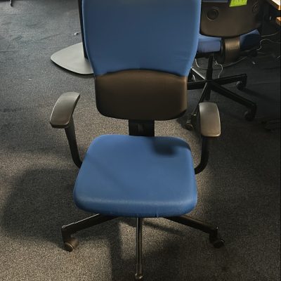 Steelcase Swivel Chairs In Blue & Black With Arms